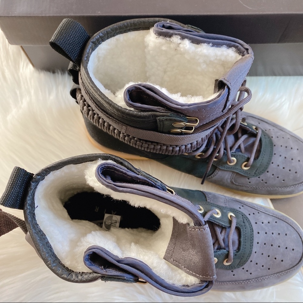 Nike SF Air Force 1 Premium Sneaker - Picture 3 of 12